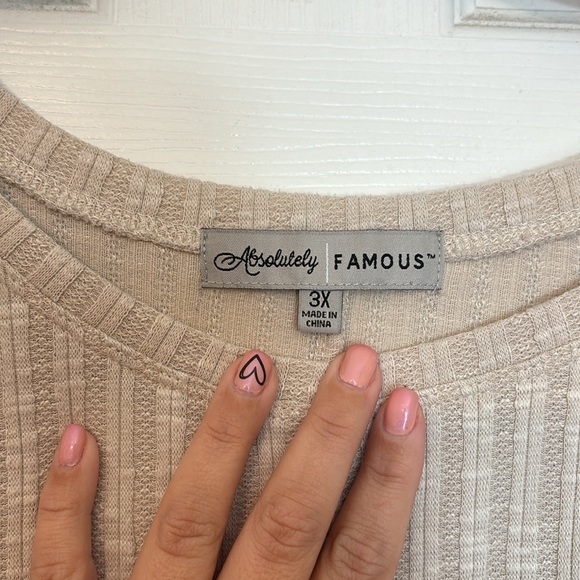 Absolutely Famous Top size 3X with lace sleeves and knot detail and bottom - Picture 5 of 5